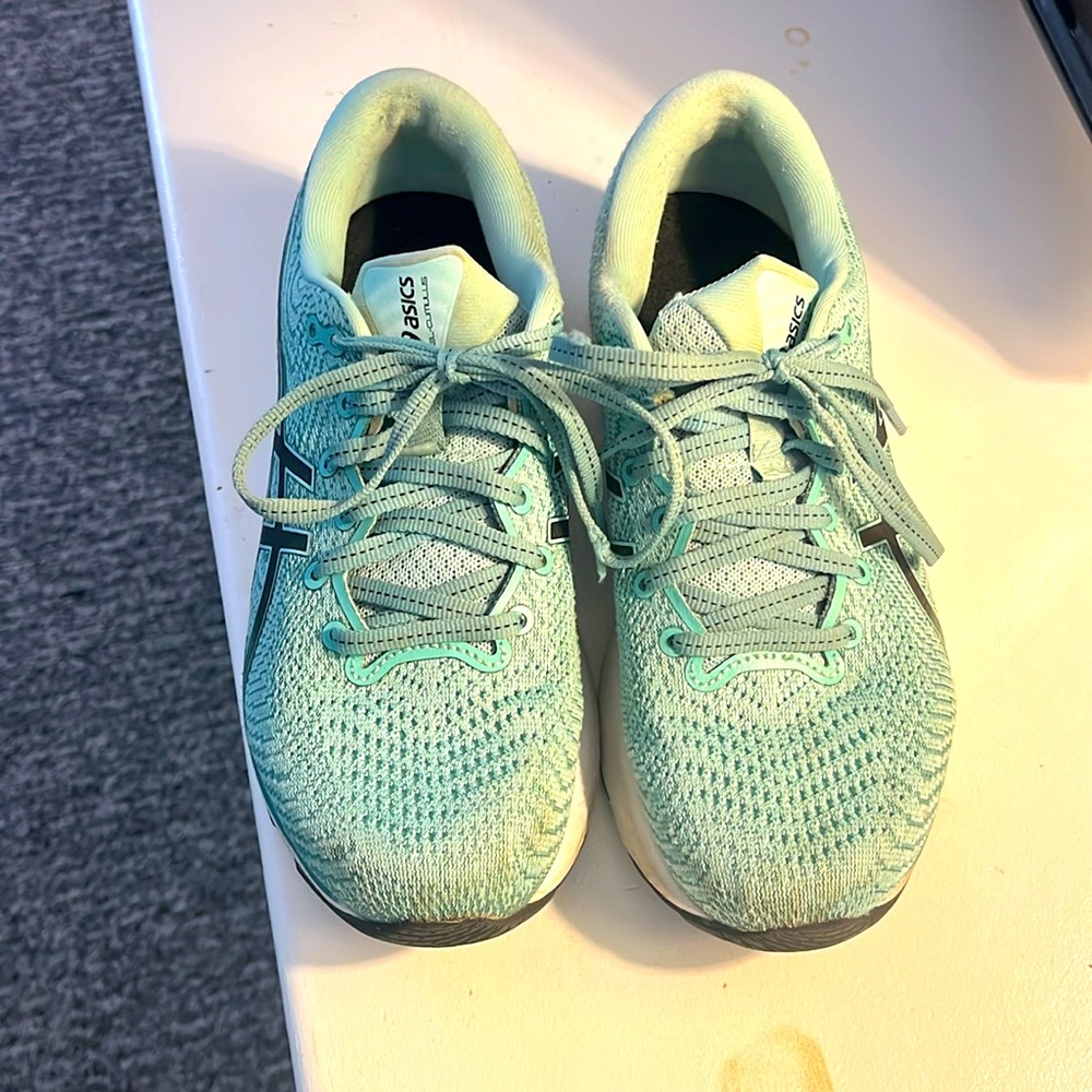 Women’s cross training sneakers
